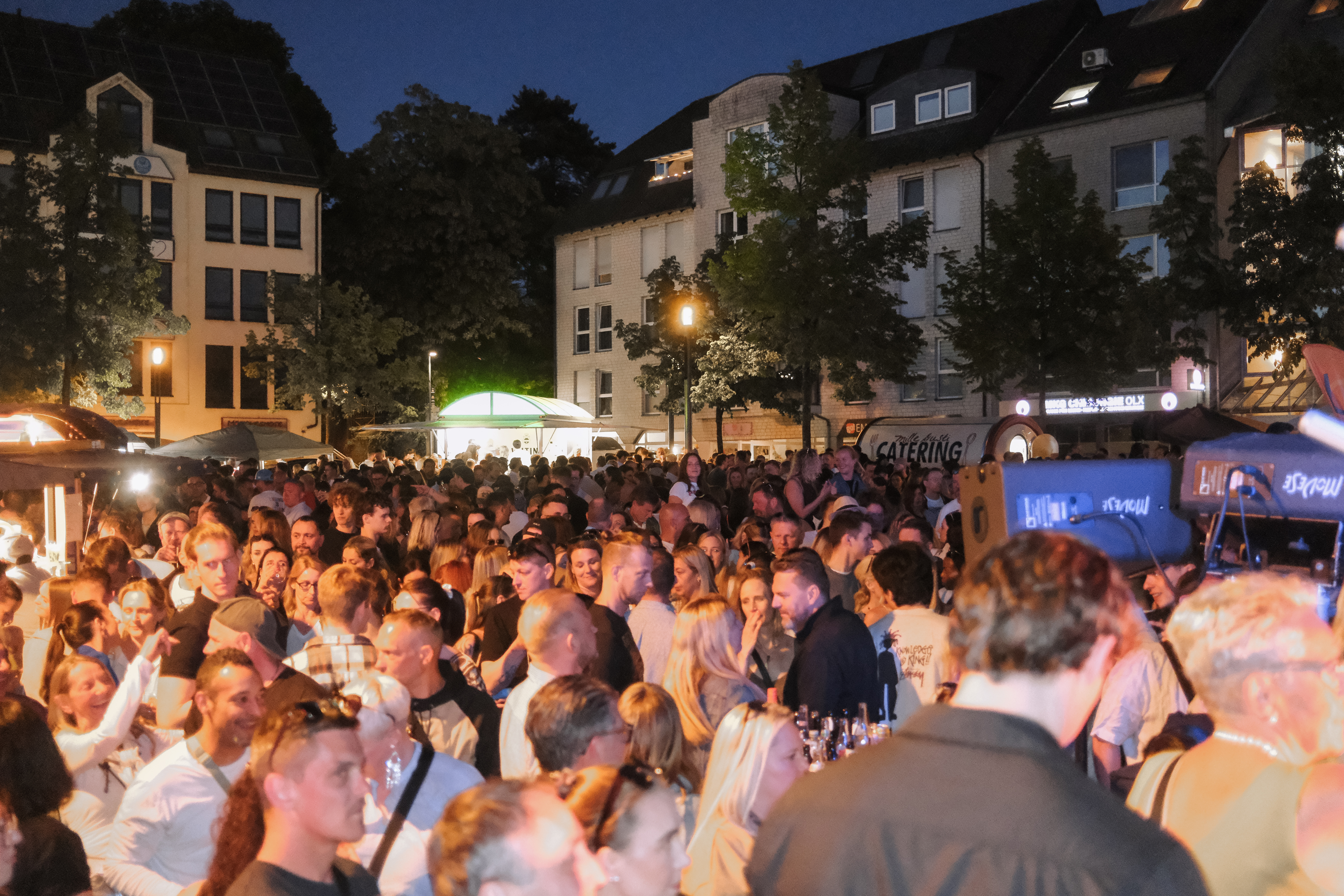Crowd in der Nacht